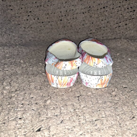 CROCS-Eve Floral Slingback Flat-Hibiscus White Floral-Sz 7-Excellent - Picture 5 of 7